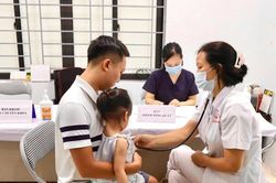 Trẻ dưới 6 tuổi được kh&aacute;m sức khỏe định kỳ miễn ph&iacute; thế n&agrave;o?