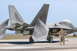 Triệt thoái khỏi Israel, 'chim ăn thịt' F-22 đáp xuống Anh giữa lúc Trung Đông căng thẳng