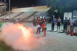 Tuy&ecirc;n truyền, trải nghiệm ph&ograve;ng ch&aacute;y, cứu nạn tại Hội chợ x&uacute;c tiến thương mại x&atilde; Quảng Oai