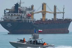 Iran 'chạy đua với thời gian' xuất khẩu dầu trước khi xung đột bùng phát trở lại