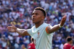 Tỷ số đối đầu lép vế của Mbappe trước Yamal