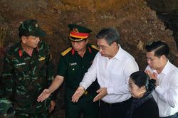 Đo&agrave;n Mặt trận Tổ quốc Việt Nam TP.HCM d&acirc;ng hương ở CV L&ecirc; Thị Ri&ecirc;ng