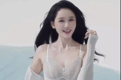 Trần Kiều Ân táo bạo ở tuổi 47