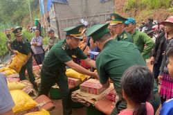Điện Biên:Trao tặng 400 suất quà cho người dân vùng biên giới Quảng Lâm