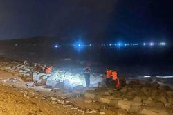 Quảng Ngãi: Tắm biển bị đuối nước, 2 người chết, 1 người mất tích