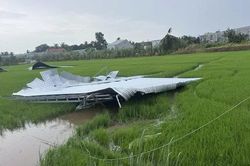 Cần Thơ khẩn trương khắc phục hậu quả dông lốc làm sập, tốc mái nhiều nhà dân