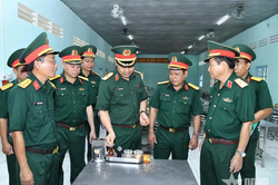 Chấm thi doanh trại chính quy, xanh, sạch, đẹp tại Trung đoàn 1 (Sư đoàn 330, Quân khu 9)