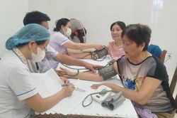 Hàng ngàn người dân được khám sức khỏe miễn phí