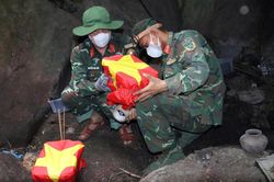Bộ Chỉ huy Quân sự TP Đà Nẵng tìm thấy 5 hài cốt liệt sĩ trong lòng hang Đá Sập