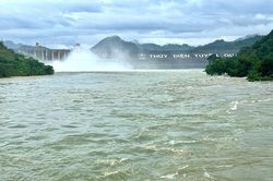 Hồ thủy điện Tuy&ecirc;n Quang đ&oacute;ng cửa xả đ&aacute;y sau 13 ng&agrave;y vận h&agrave;nh