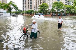 Cảnh ngập lụt ở Trung Quốc sau bão Bavi