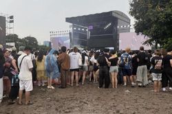 Bỏ tiền triệu đi concert Những Thành Phố Mơ Màng để... lội bùn bắt cua