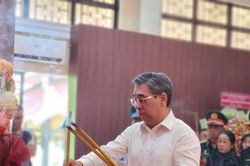 D&acirc;ng hương tưởng niệm Anh h&ugrave;ng liệt sĩ tại C&ocirc;ng vi&ecirc;n L&ecirc; Thị Ri&ecirc;ng