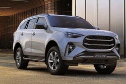 Top 10 xe ô tô bán chậm nhất tháng 6/2026 tại Việt Nam: Isuzu mu-X đội sổ