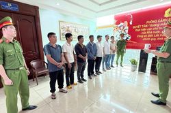 Nhận hơn 200 triệu đồng để cấp khống giấy kiểm dịch