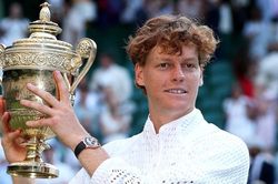 Sinner ngược dòng hạ Zverev, bảo vệ ngôi vương Wimbledon