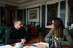 Ông Zelensky miễn nhiệm Thủ tướng Ukraine, Nga kiểm soát thêm làng ở Sumy