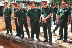 Thứ trưởng Bộ Quốc phòng kiểm tra công tác tìm kiếm hài cốt liệt sĩ ở Quảng Ngãi