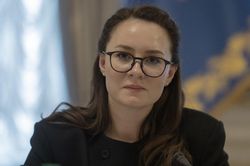 Thủ tướng Ukraine bất ngờ từ chức, ông Zelensky không tiết lộ lý do