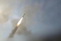 Iran tiến hành tập kích quy mô lớn bằng tên lửa và UAV