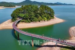 Ngắm vẻ đẹp mê hồn của hồ Kẻ Gỗ huyền thoại sau nửa thế kỷ