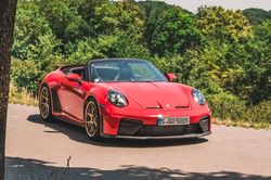 Porsche 911 GT3 lần đầu có mui trần điện
