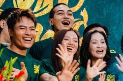 Đạo diễn Khương Ngọc cảm ơn Hồng Đ&agrave;o