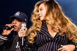 Jay-Z lập kỷ lục chưa từng có tại sân vận động Yankee, hơn 45.800 khán giả dự đêm diễn