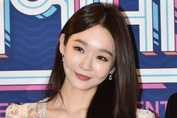 Kang Min Kyung lên tiếng giữa tin đồn kết hôn