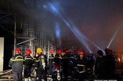 [Cập nhật] Ch&aacute;y tại Khu c&ocirc;ng nghiệp T&acirc;y Bắc Ga