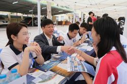 Từ giảng đường đến thị trường: Đ&agrave;o tạo đại học điều chỉnh theo nhu cầu doanh nghiệp thời AI