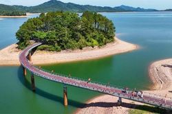 Vẻ đẹp kì vĩ của hồ Kẻ Gỗ
