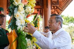 Đoàn công tác Tỉnh ủy Thanh Hóa dâng hương tưởng niệm Anh hùng liệt sĩ, Mẹ Việt Nam anh hùng tại Đà Nẵng