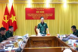 Tăng cường đấu tranh, phản b&aacute;c c&aacute;c quan điểm sai tr&aacute;i, bảo vệ vững chắc nền tảng tư tưởng của Đảng
