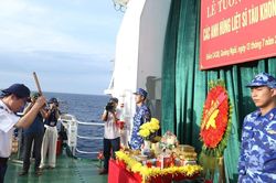 X&uacute;c động Lễ tưởng niệm c&aacute;c Anh h&ugrave;ng liệt sĩ T&agrave;u kh&ocirc;ng số C43B