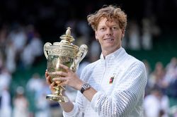 Wimbledon: Tay vợt số một thế giới Sinner bảo vệ thành công ngôi vương