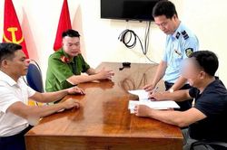 Công an xã Văn Bàn xử phạt người điều khiển phương tiện vận chuyển lợn làm rơi vãi chất thải ra đường