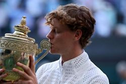 Jannik Sinner đánh bại Alexander Zverev, bảo vệ thành công ngôi vương Wimbledon 2026