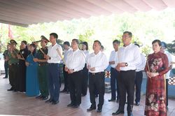 Đoàn công tác Tỉnh ủy Lào Cai dâng hương tri ân các Anh hùng liệt sĩ