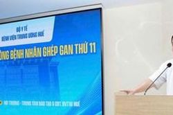 Bệnh viện Trung ương Huế tổ chức lễ ra viện cho bệnh nh&acirc;n gh&eacute;p gan thứ 11