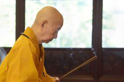 Đức Pháp chủ quang lâm chứng minh, chư Tăng đồng trùng tụng toàn văn 'Bồ-tát giới kinh'