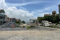 Gần 3 năm vẫn chưa xong, cầu vượt đường sắt Phủ Lý chờ gỡ nút thắt mặt bằng