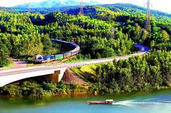 Quảng Trị khai thác tàu du lịch Huế - Phong Nha kết nối chuỗi di sản