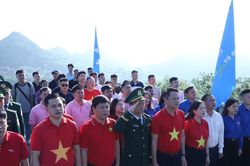 Hô vang khẩu hiệu 'Vì Tổ quốc Việt Nam giàu mạnh và văn minh - Thanh niên tiến!' tại địa đầu cực Bắc thiêng liêng