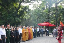 Lãnh đạo TP Hồ Chí Minh dâng hương tri ân các Anh hùng liệt sĩ
