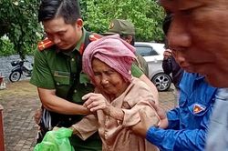 Công an Tây Ninh hết lòng vì tâm nguyện của người thân gia đình các liệt sĩ