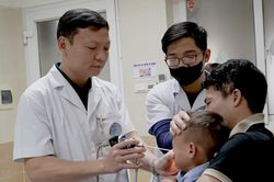 Cháu bé 6 tuổi bị bi sắt bắt vào mắt, cảnh báo nguy hiểm từ súng đồ chơi