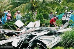 4 người bị thương, trên 70 căn nhà bị hư hại do lốc xoáy ở Cà Mau