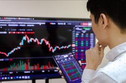Thị trường giảm sâu, VN-Index vẫn giữ mốc 1.800 điểm