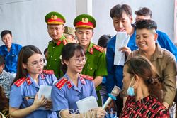 Ðồng hành cùng ngư dân tháo gỡ thẻ vàng IUU